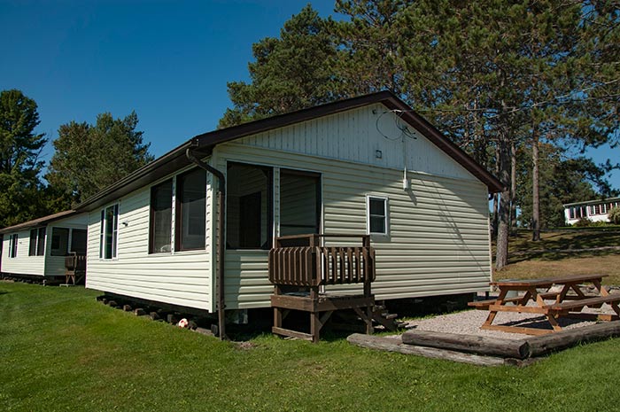 Cottage 5 - Three Bedrooms - Accommodates 6 people - Moonlight Bay Cottages, French River, Ontario